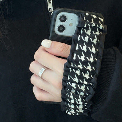 wristband hound iphone 13 black case 